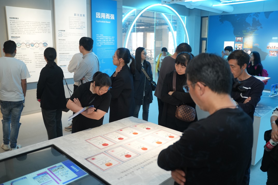 说明: D:\工程学院工作\学生处相关工作\招生就业工作相关\招生工作相关\2024年招生\23.2 三位一体\24.4.20 考试当天推文+照片\2024三位一体照片\微信图片_20240420141953.jpg